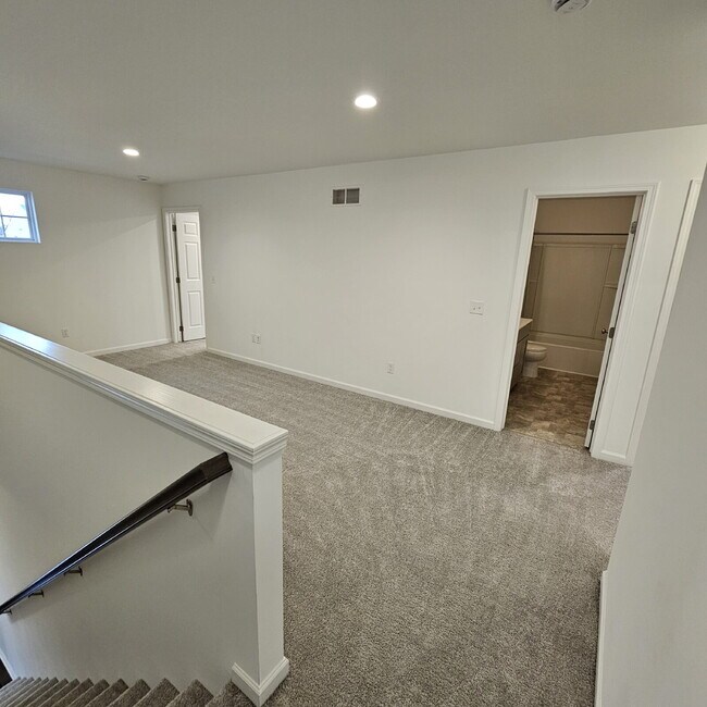 Building Photo - 4 bedroom, 3 full bathrooms, 2 car garage ...