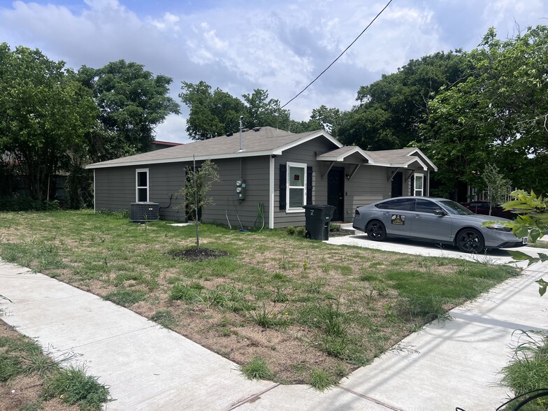 Front - 1103 Attas Ave