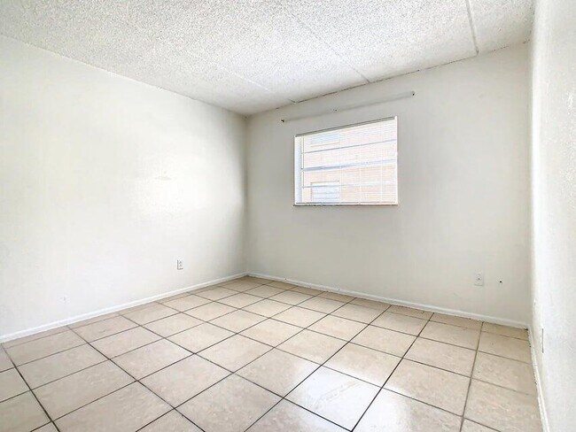 Building Photo - 714 Michigan Ct