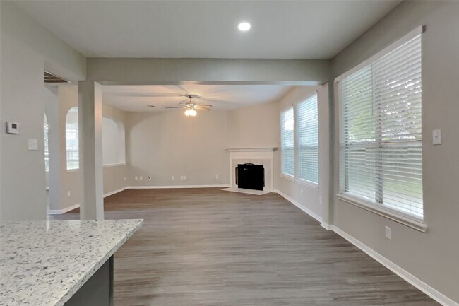 Building Photo - 1622 Sandy Park Dr