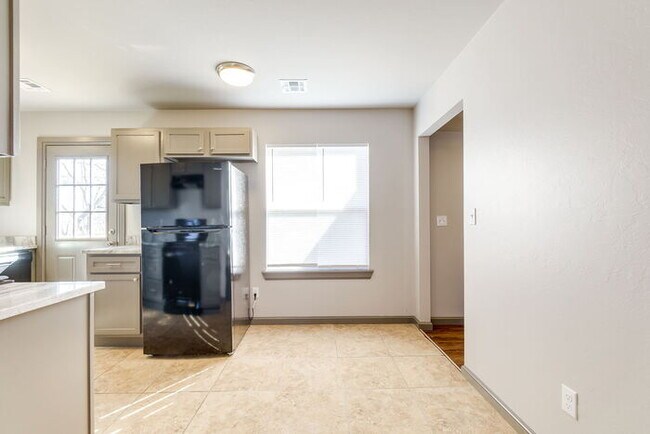 Building Photo - 2412 NW 40th St
