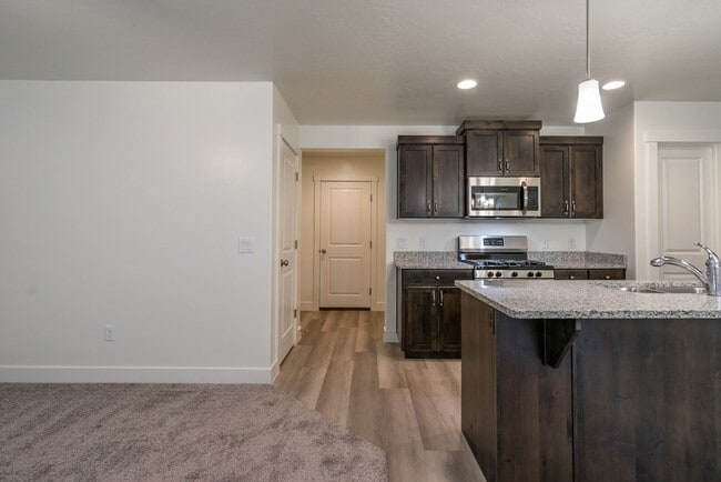 Building Photo - Desert Canyons End Unit – 4-Bedroom, 2.5-B...