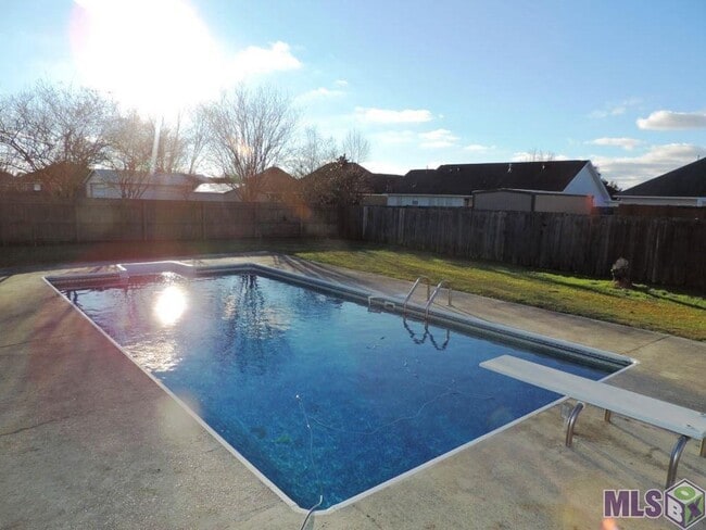 Building Photo - Beautiful 3-Bedroom, 2-Bath Home in Denham...