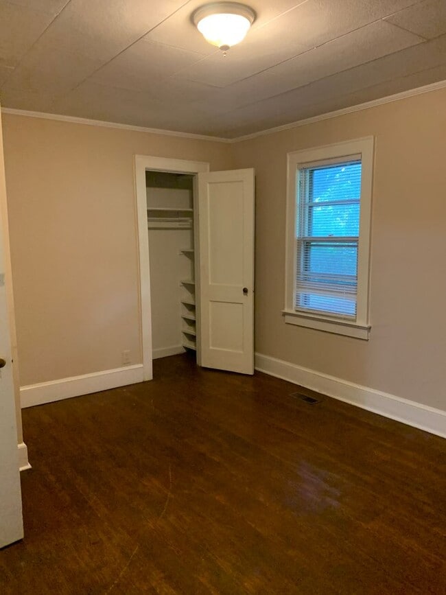 Building Photo - 225 Pine St