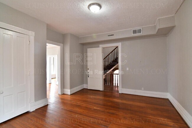 Building Photo - 607 St Catherine St