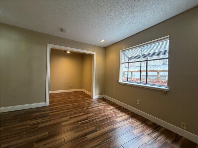 Building Photo - 1901 Brun St