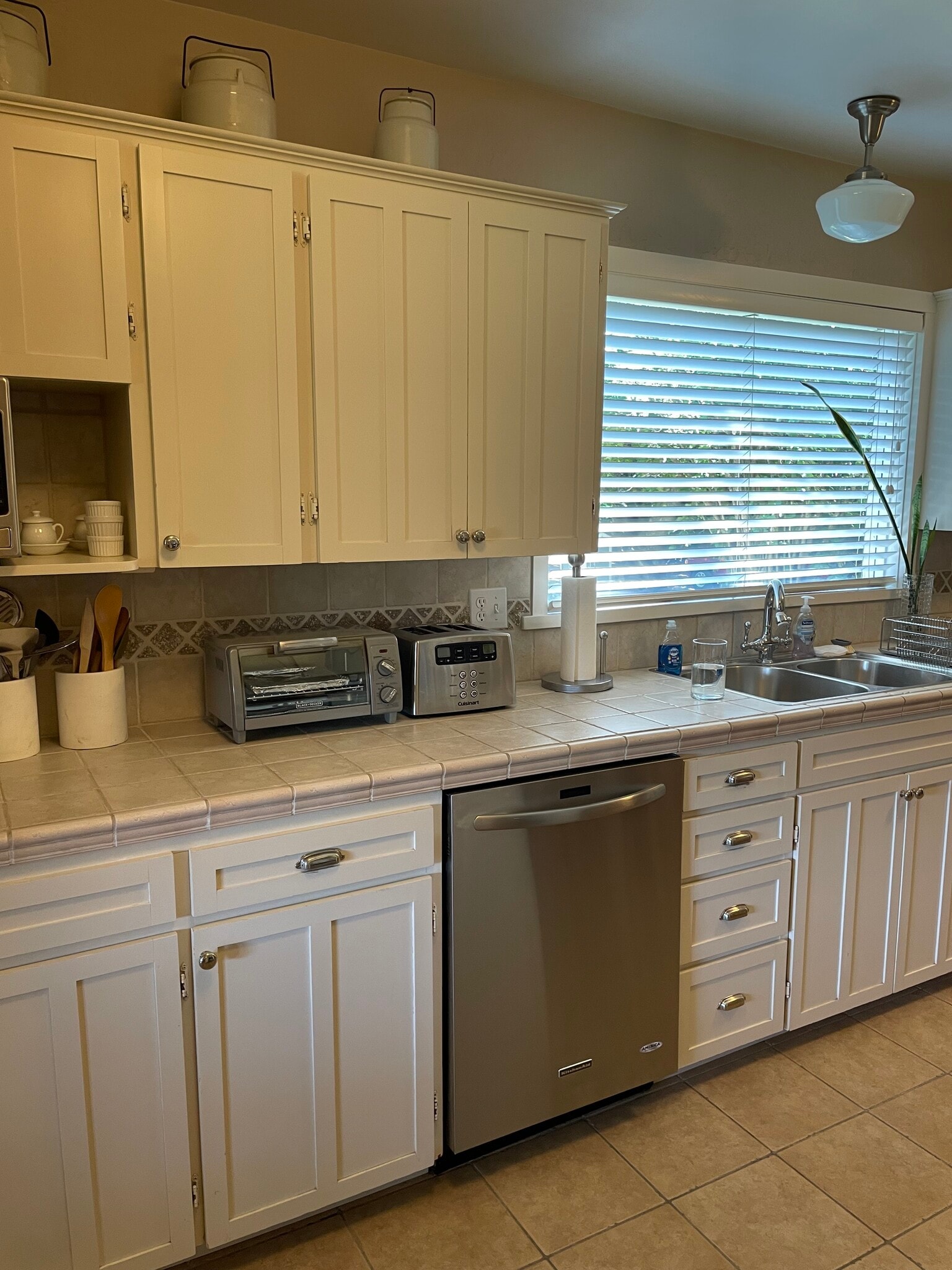 Building Photo - 1373 Barker Rd