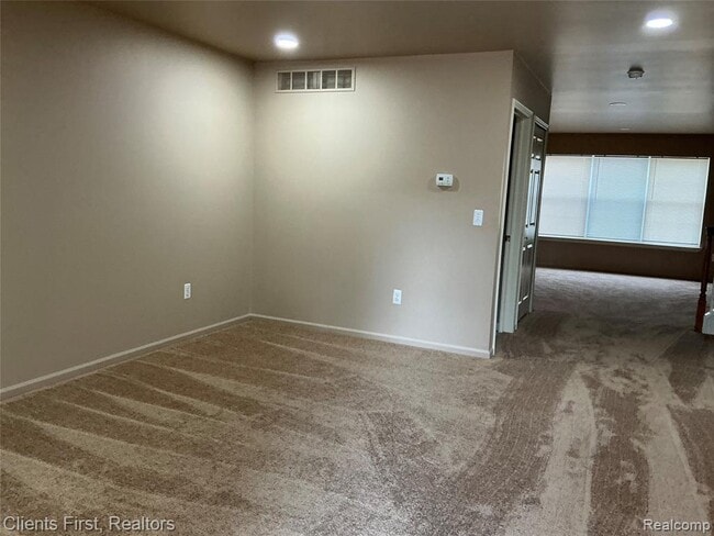 Building Photo - 48161 Nottinghill Ln