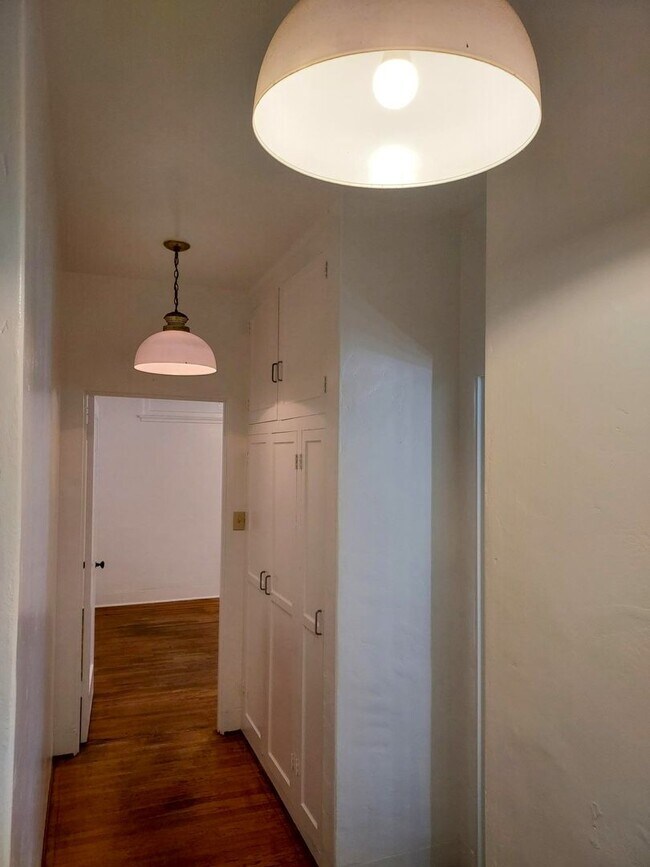 Building Photo - South Mission Hills/Midtown 2 Bed/2 with Views!