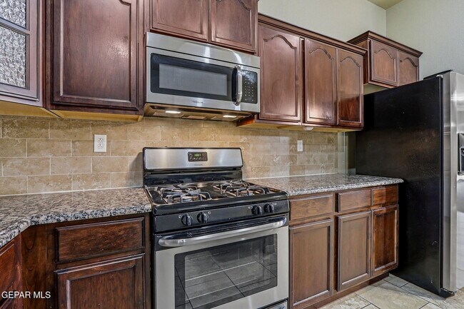 Building Photo - 3133 Clearbrook