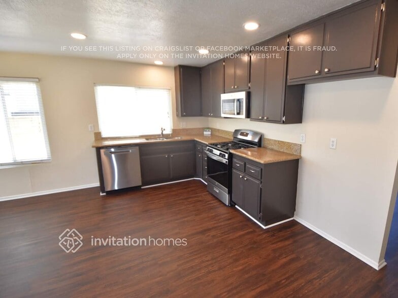 Building Photo - 27532 Camomile Ln