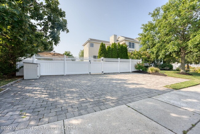 Building Photo - 322 Broadway