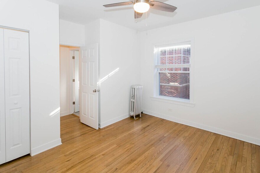 Building Photo - 5200 N Damen Ave