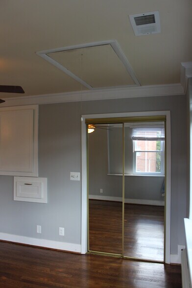 Building Photo - 803 S Ode St
