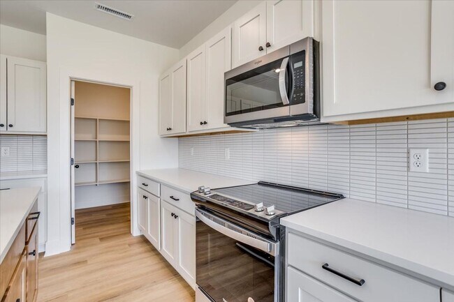 Building Photo - Beautiful Single Family Home!