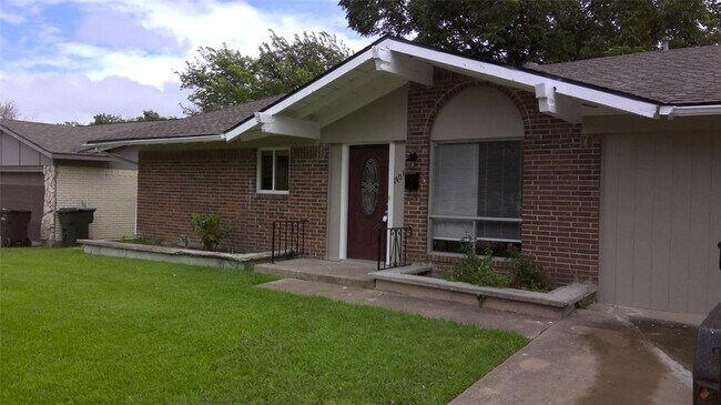 Building Photo - 1406 Ridgecrest Dr