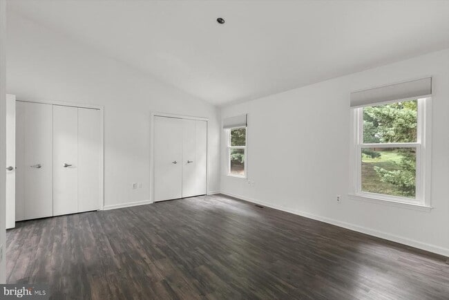 Building Photo - 1550 McLean Commons Ct