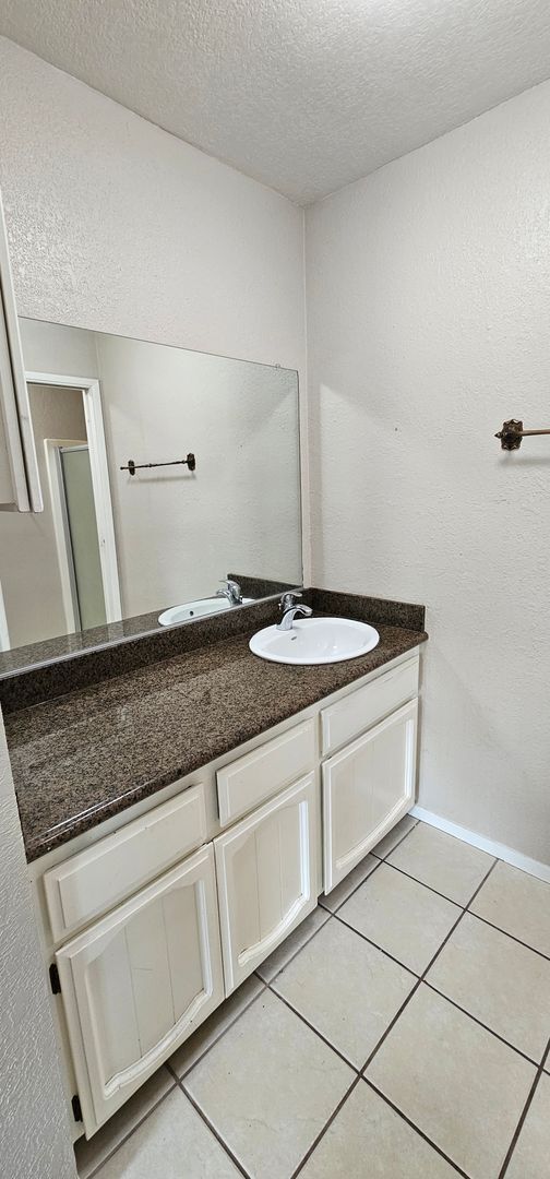 Building Photo - 715 Mikkelsen Dr