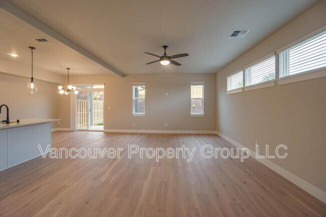Building Photo - 2351 E Otter Lp