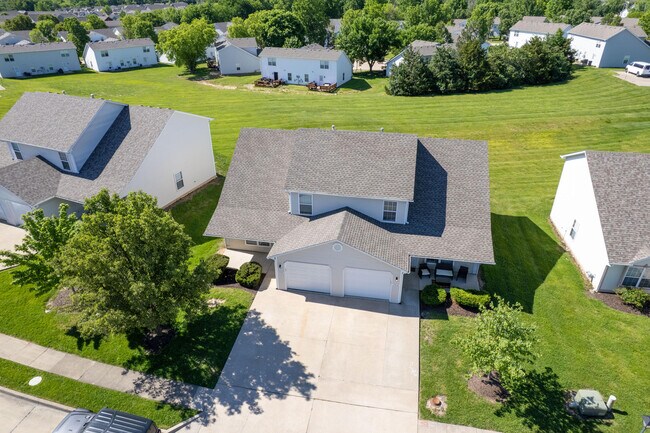 Building Photo - 2418 Northampton Dr