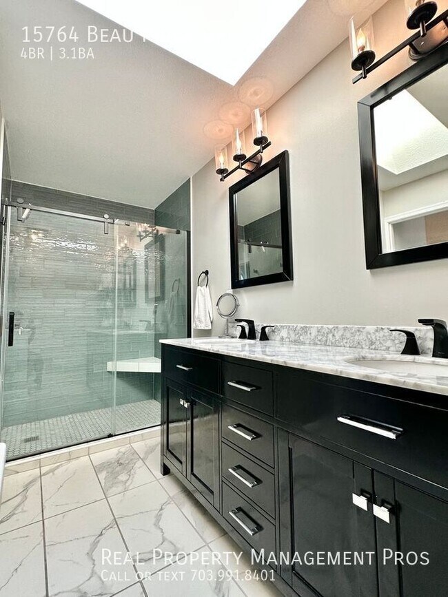 Building Photo - 15764 Beau Ridge Dr