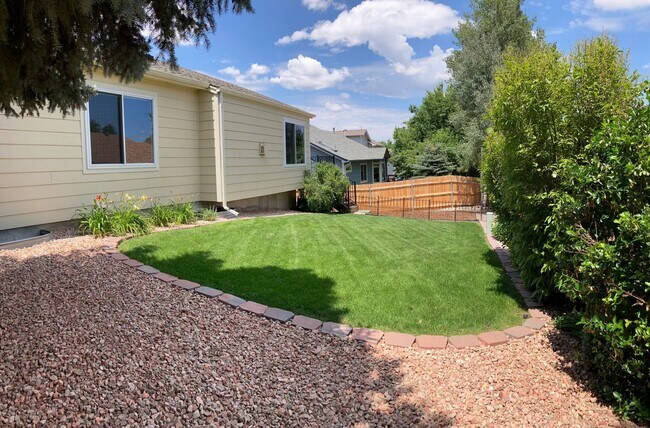 Building Photo - Charming Ranch Style Home