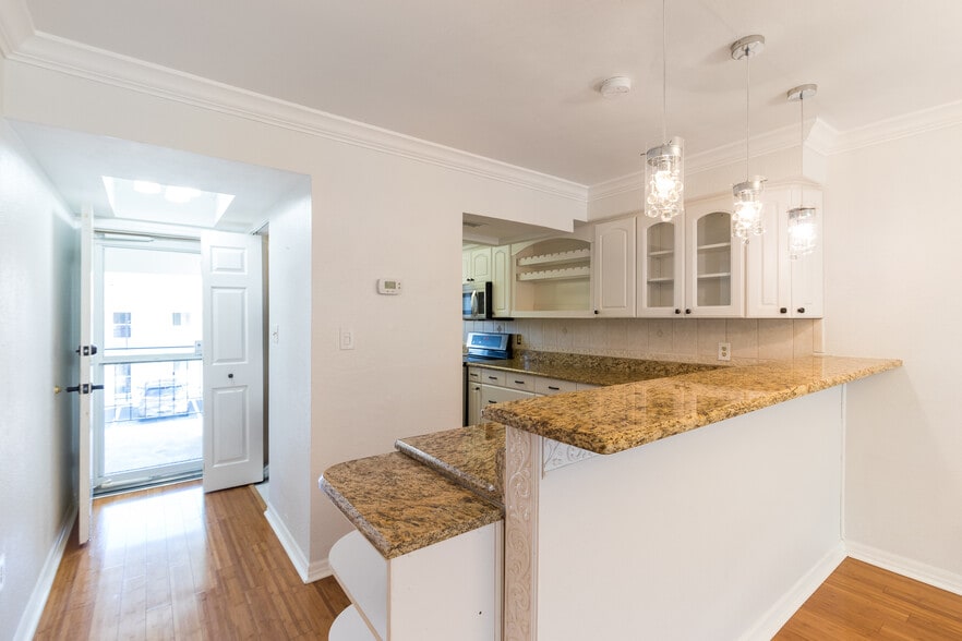 Entrance - 4550 Overlook Dr NE