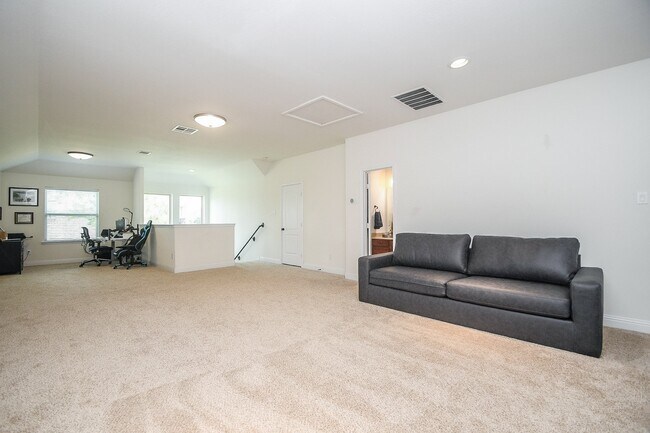 Building Photo - 28426 Rolling Ridge Dr