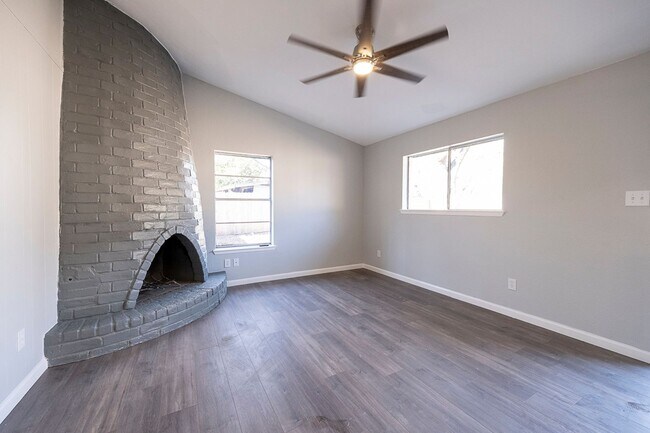 Building Photo - 4900 Hawk Cove