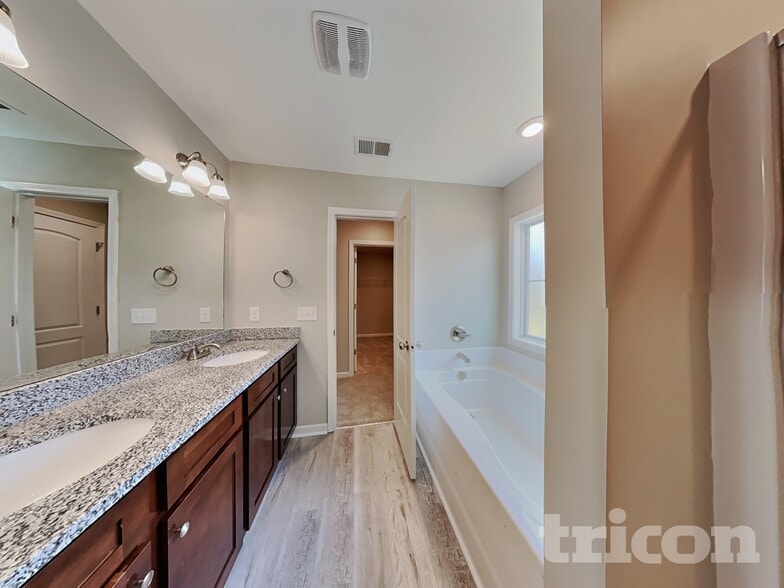 Building Photo - 422 Providence Plantation Cir