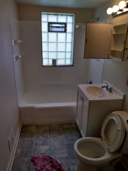 Bathroom - 4646 Towle Ave