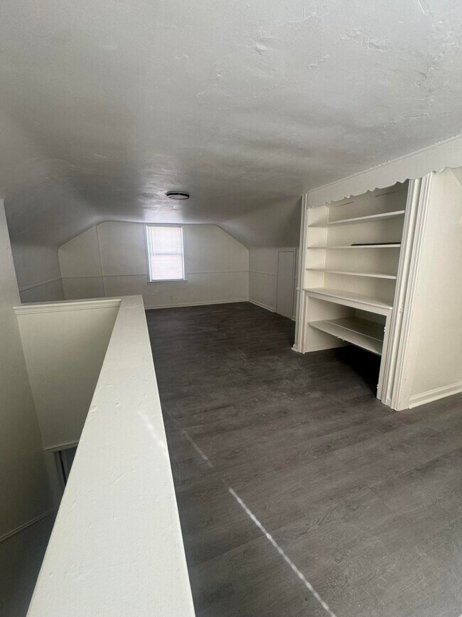 Building Photo - 10713 Beaconsfield St