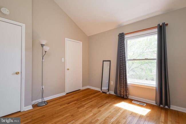 Building Photo - 9308 Canterbury Riding