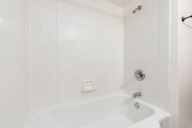 Building Photo - 3070 Lotz Dr