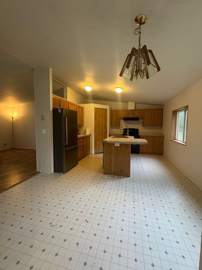 Building Photo - 4.65 Acre Farm/Horse Property for Rent!