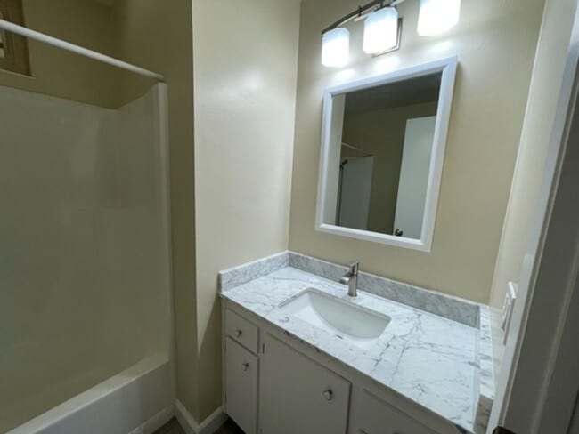 Building Photo - Updated 3 bedroom, 2.5 bath, 2 story townh...