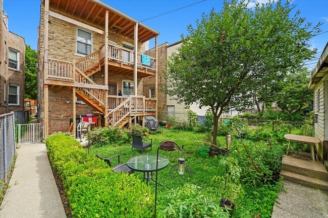 Building Photo - 3353 W Evergreen Ave