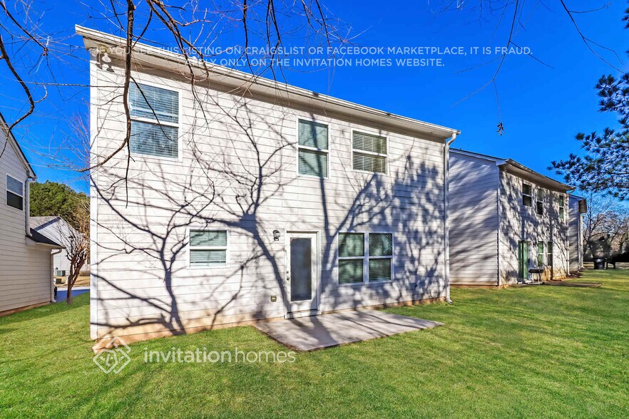 Building Photo - 9448 Lakeview Rd