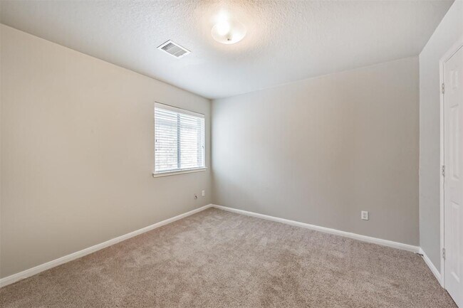 Building Photo - 9911 Driftwood Park Dr