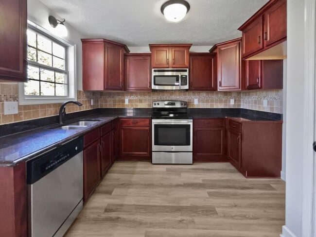 Building Photo - Move-In Ready Rental with Private Fenced Backyard