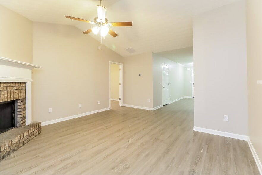 Building Photo - 308 Kellys Walk