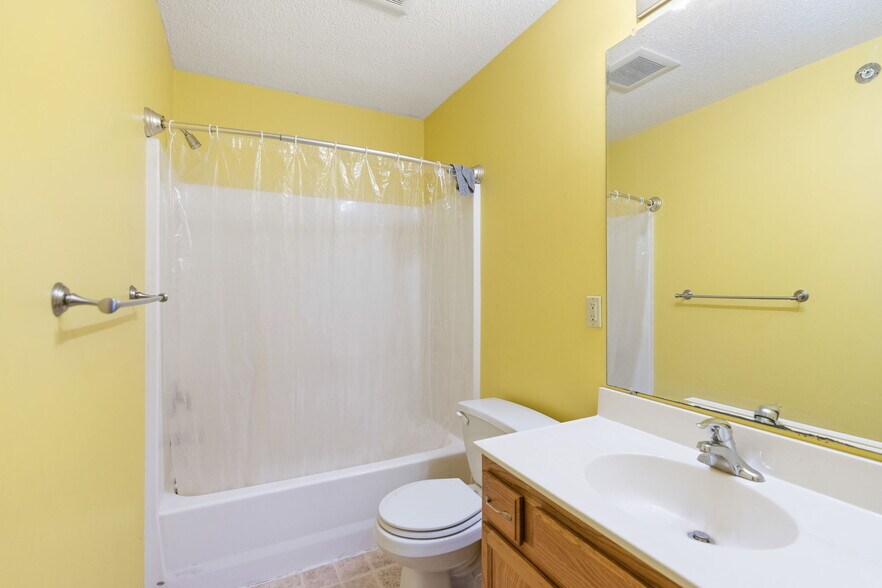 Upstairs Shared Bathroom - 3514 Grand Ave S