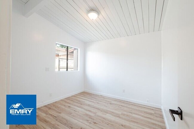 Building Photo - GREAT LOCATION 4 BEDROOM 2 BATH HOME IN WH...