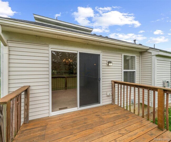 Building Photo - 5864 Willow Ridge Dr