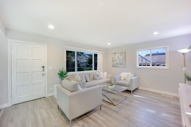 Building Photo - 4719 Snead Dr