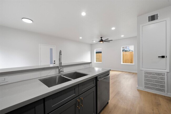 Building Photo - 7220 S Hall St