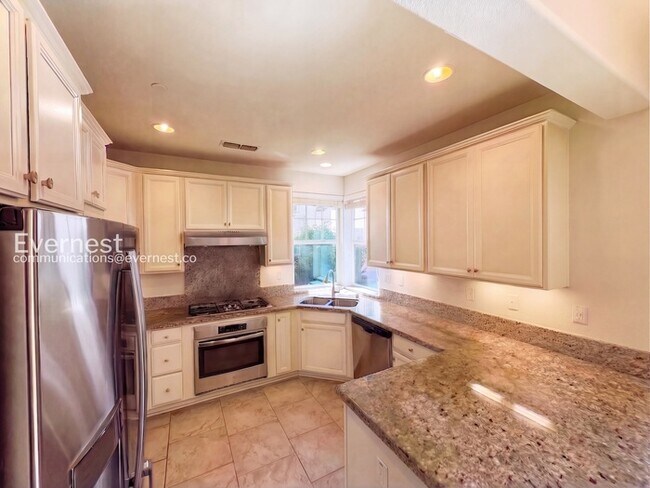 Building Photo - 3206 Vittoria Loop