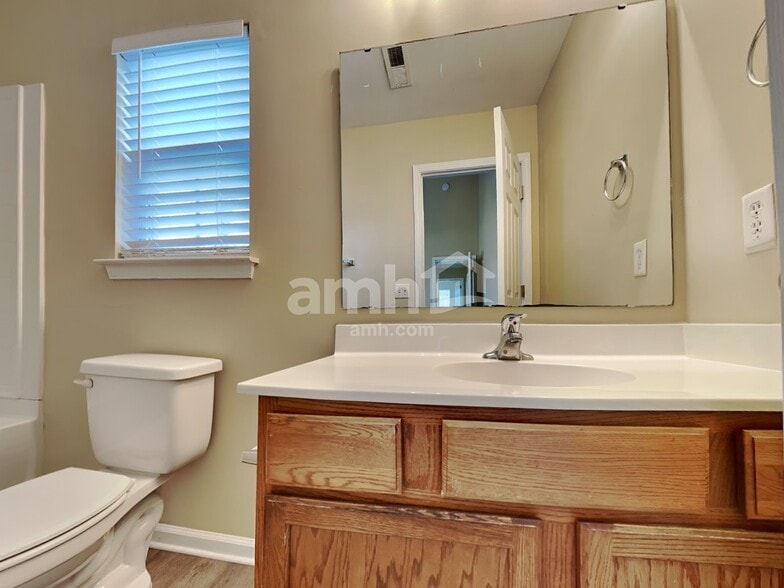 Building Photo - 425 Watershed Dr