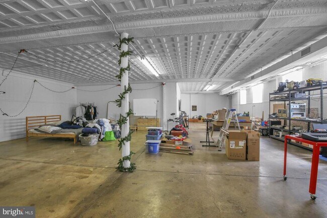 Building Photo - 2512 E Lehigh Ave