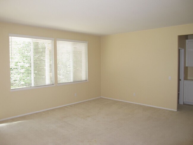 Building Photo - Four Bedroom Three Bathroom Home in Murrieta!